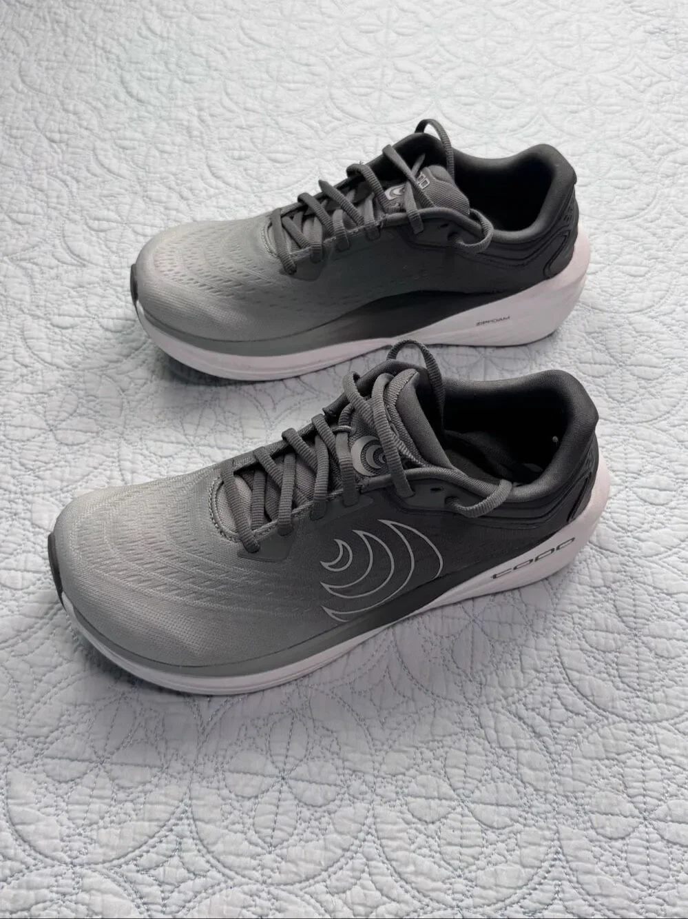 Topo Athletic Phantom 4 Running Shoes Grey Color Scheme Womens Size 8.5